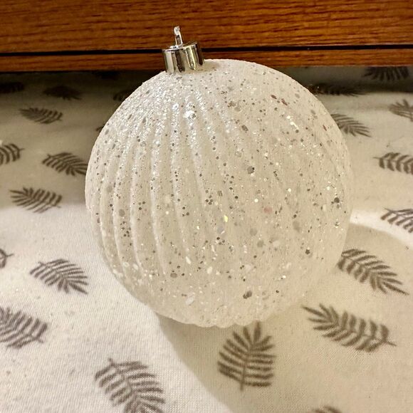 Shatterproof jumbo white ball bundle Set of 9 - Picture 3 of 7